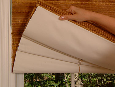 TWF_Horizons-Natural-Woven-Classic-Roman-Shades_Features-and-Benefits_Operable-Lining.jpg
